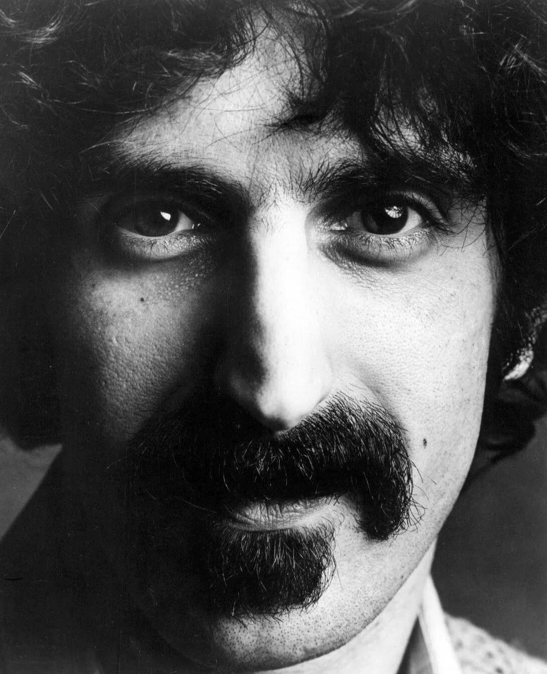 Фрэнк заппа википедия. Фрэнк заппа. frank zappa 1973. frank zappa 1970. фрэнк заппа фото.