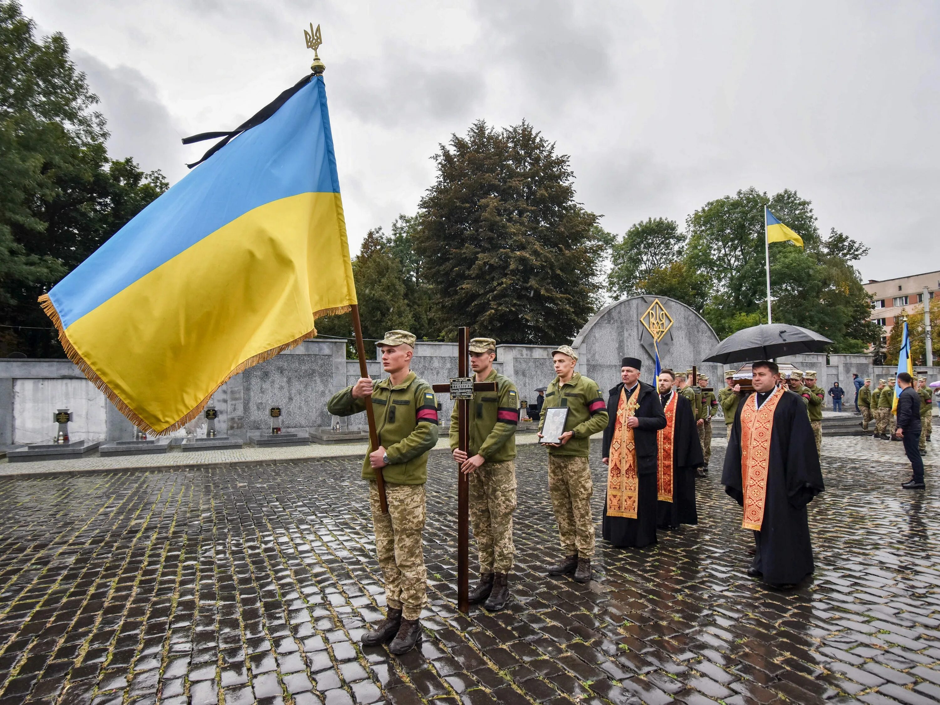 Украина россия завтра. Кладбище на Украине с флагами. Кладбища Украины 2024. Выборы в Украине 2024.