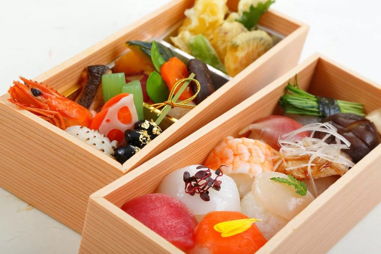 File:Sushi bento set (3914404545).jpg - Wikimedia Commons