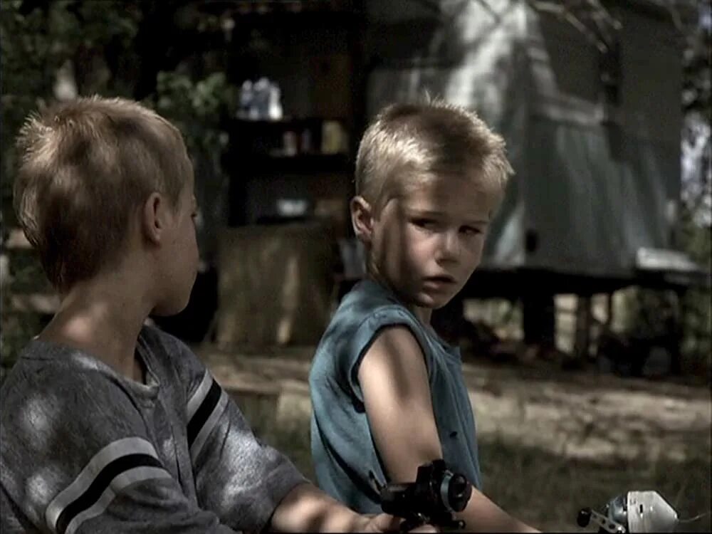 Включи где мальчик. Грустный мальчик 1997. Little boy Blue 1997. Фильм little boy Blue 1997 film. Пацан фильм 1997.