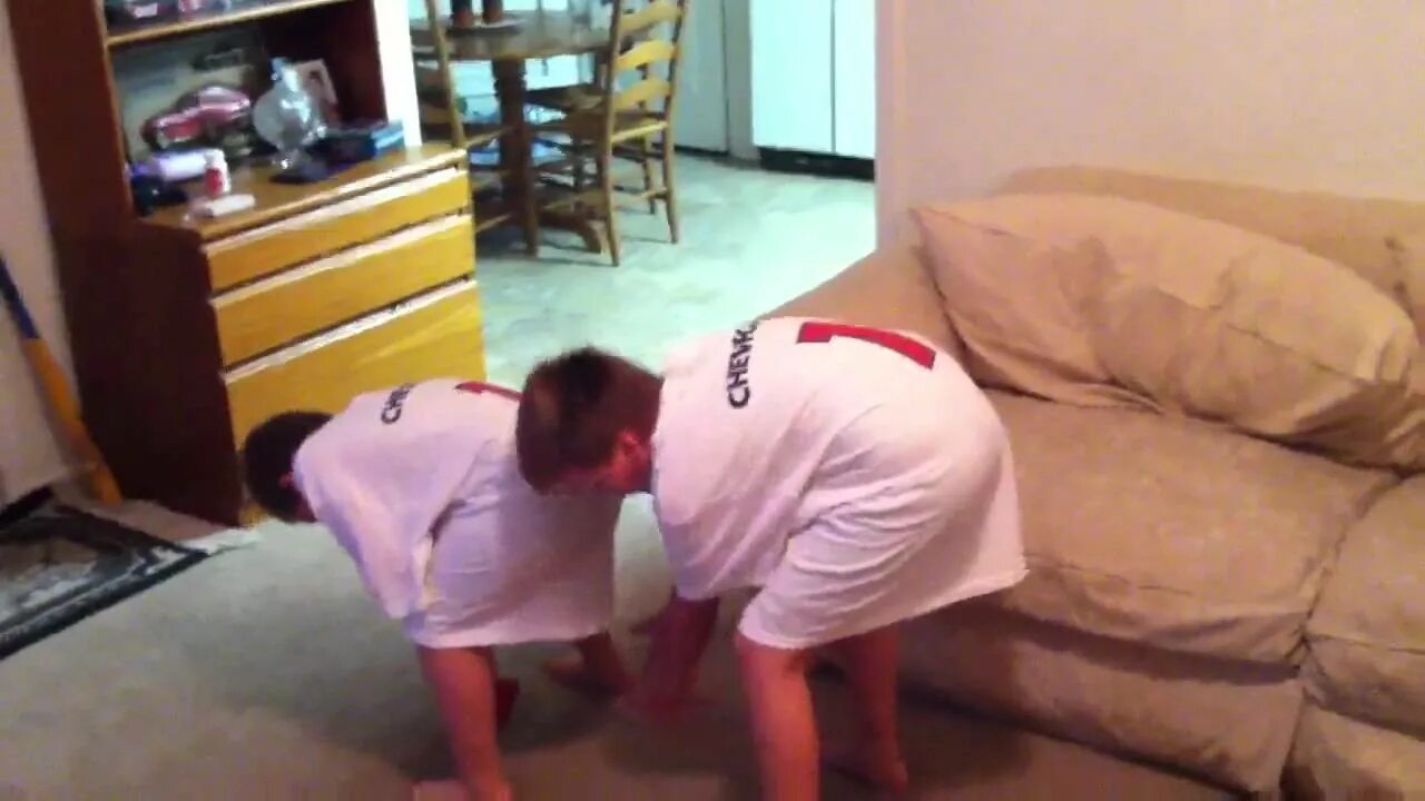 Guys fart. Фейс фартинг. Ragdoll simulator. Guys fart. Женщина в джинсах farts face.