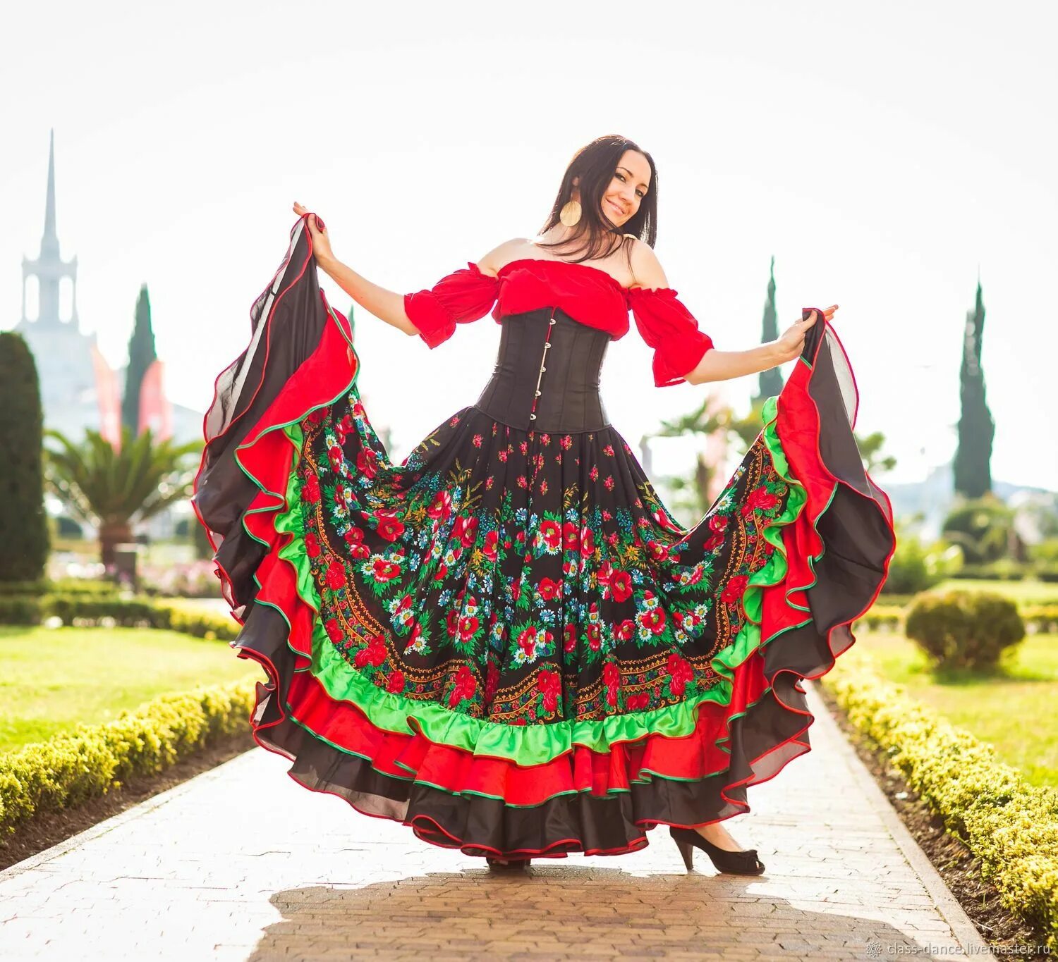 Купить цыганскую юбку. Карнавальный костюм "цыганка рада" 1015. Цыганская юбка двойное солнце. Цыганский костюм женский. Платье в цыганском стиле.