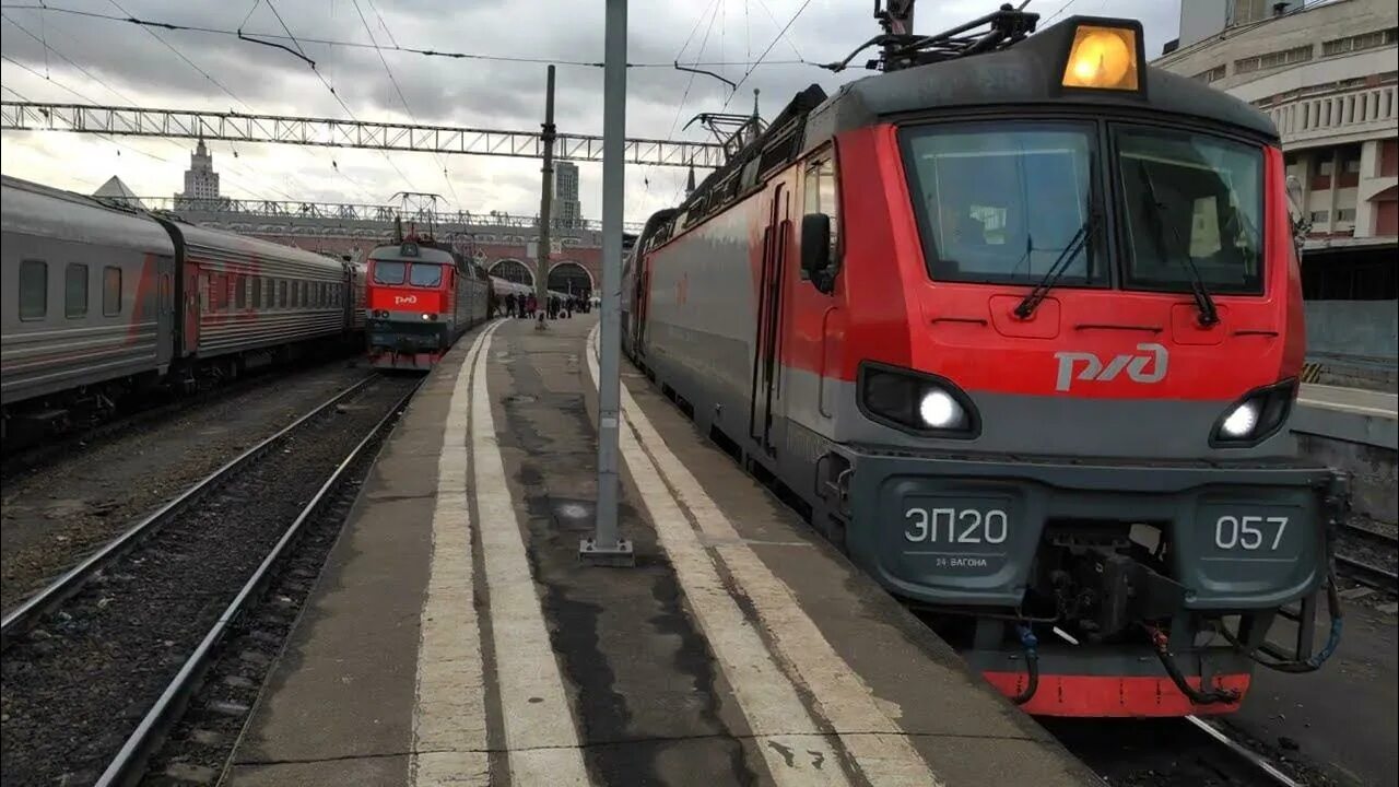 Поезда воронеж москва казанский вокзал. Эп20 на Казанском вокзале. Поезд Москва. Эп20 с поездом Россия. Эп20 на вокзале Воронеж 1.