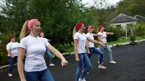 Танец под мама я танцую