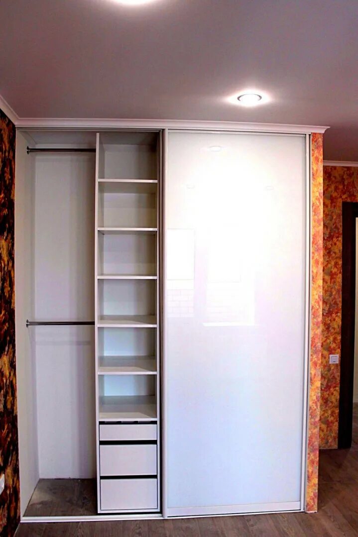 Открытые шкафы для одежды в прихожую. Шкаф купе в нише. Открытые шкафы для одежды в прихожую. Шкаф в нишу. Встроенные шкафы в нишу.