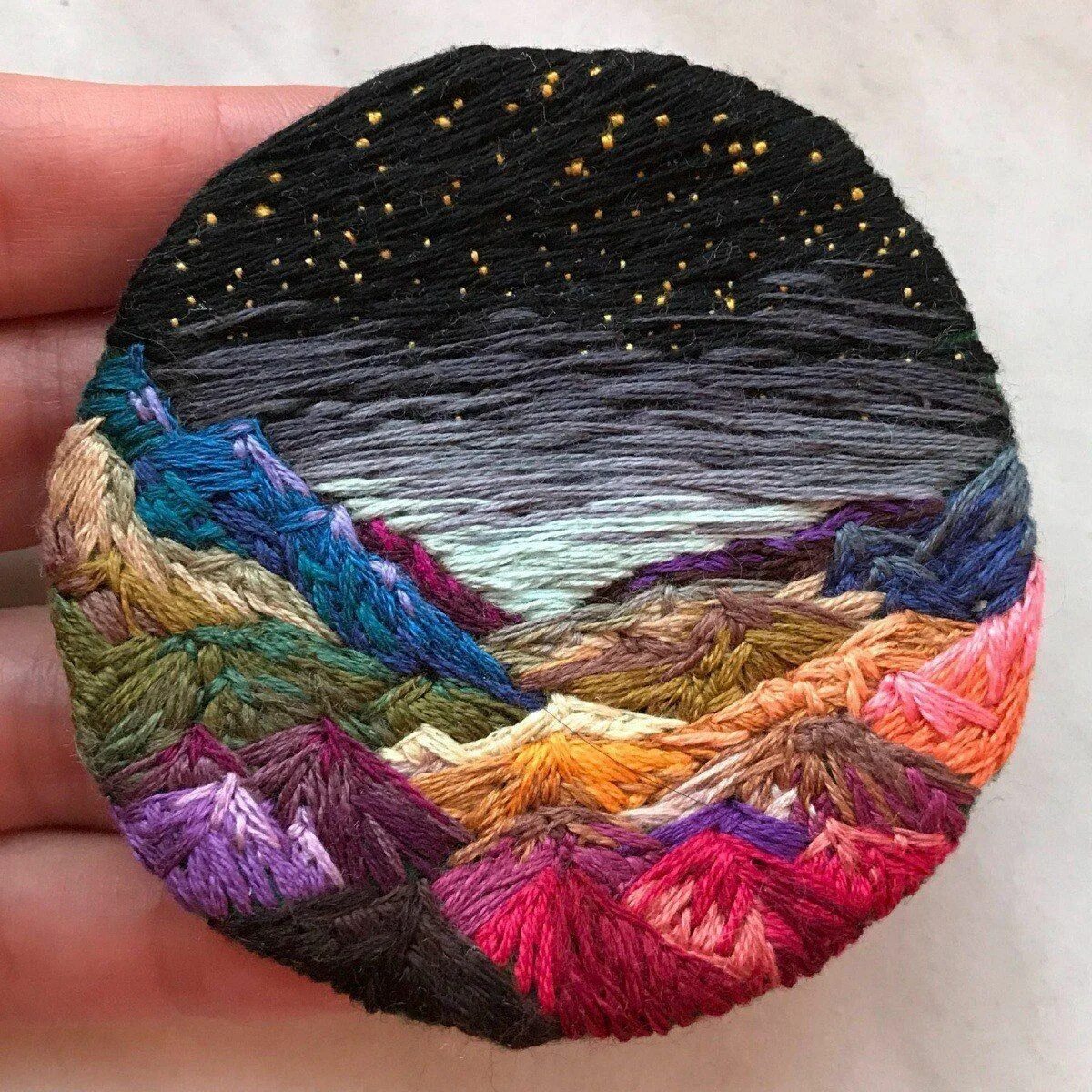 Вера шимуня вышивка. Современная вышивка гладью. Современная вышивка. Мулине с пяльцами для вышивания. Вышивка нитками мулине.