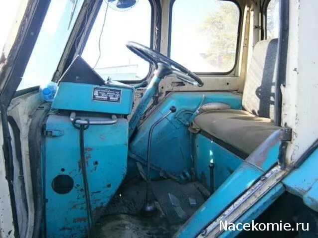 Кабина юмз 6л. Салон трактора юмз 6. Трактор юмз-6 приборная панель. Кабина юмз 6 ал. Трактор юмз-6ал кабина.
