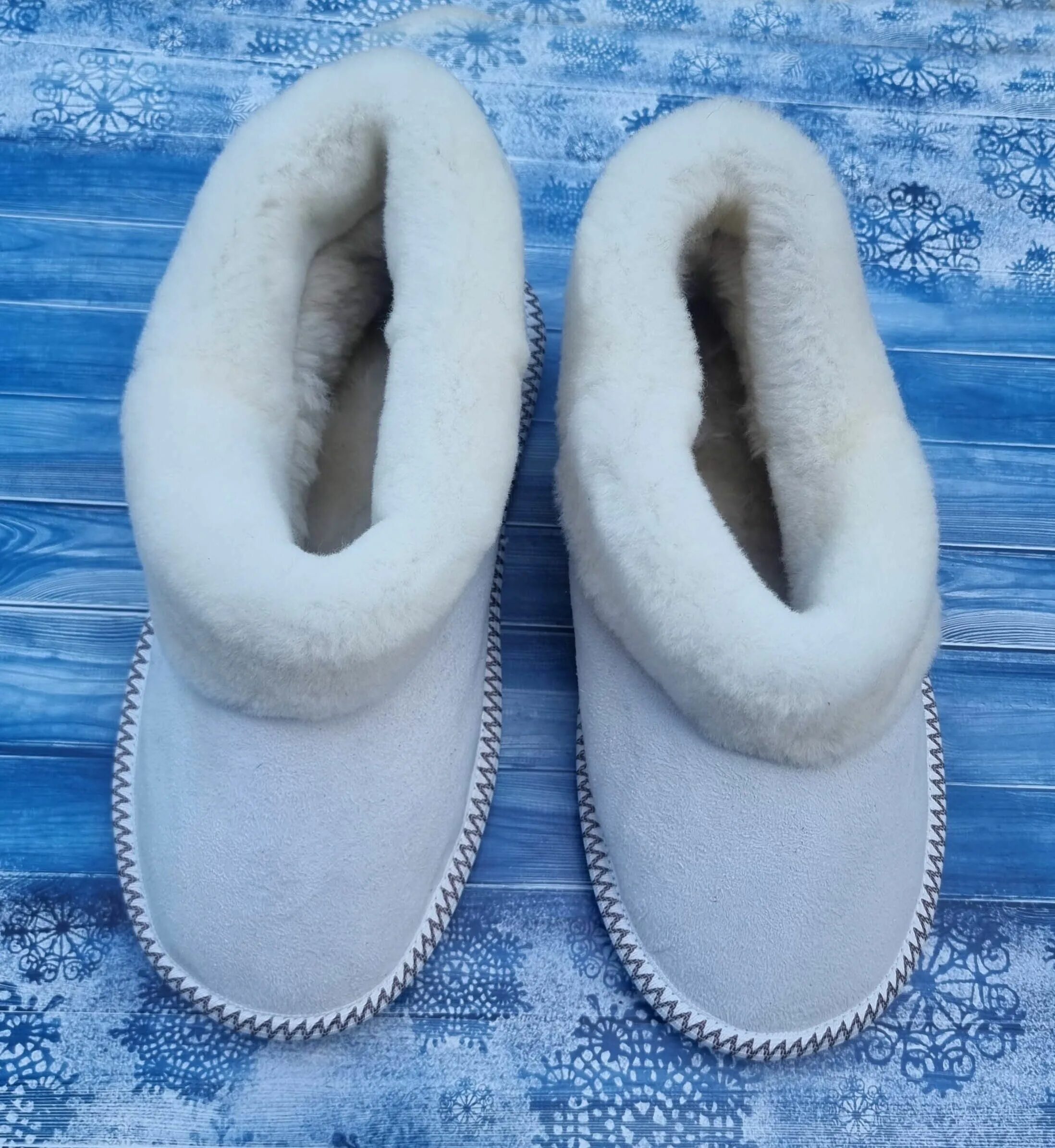 Тапочки из овчины бабуши. Бабуши детские из овчины. Бабуши купить. Бабуши из овчины домашние. Меховые бабуши.