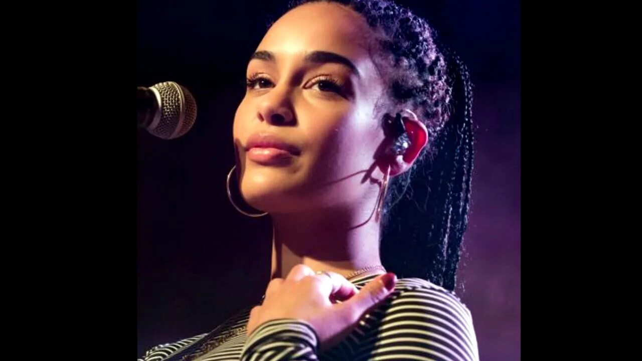 Blue light jorja smith. Jorja smith. jorja smith blue lights.