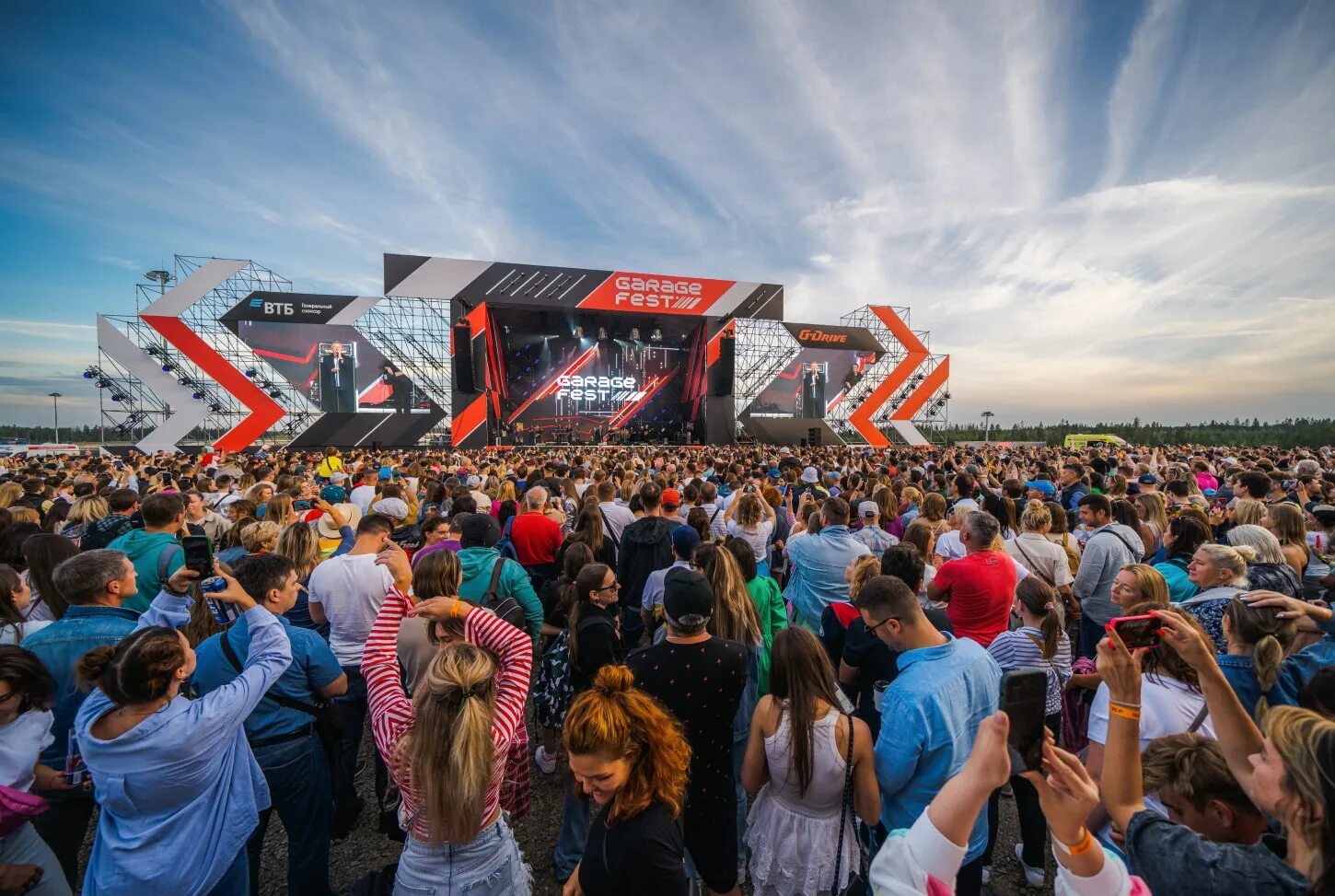 Гонках на выносливость. Гараж фест 2023 знаменитые гонщики. Летний фестиваль игры. Igora drive фестиваль. Гараж фест 2022.