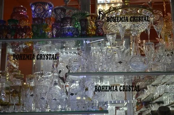 Посуда из мельхиора и хрусталя. Редкий советский хрусталь. Конфетница хрусталь мельхиор. Куда деть хрустальные вазы. Комиссионка хрусталя посуды.