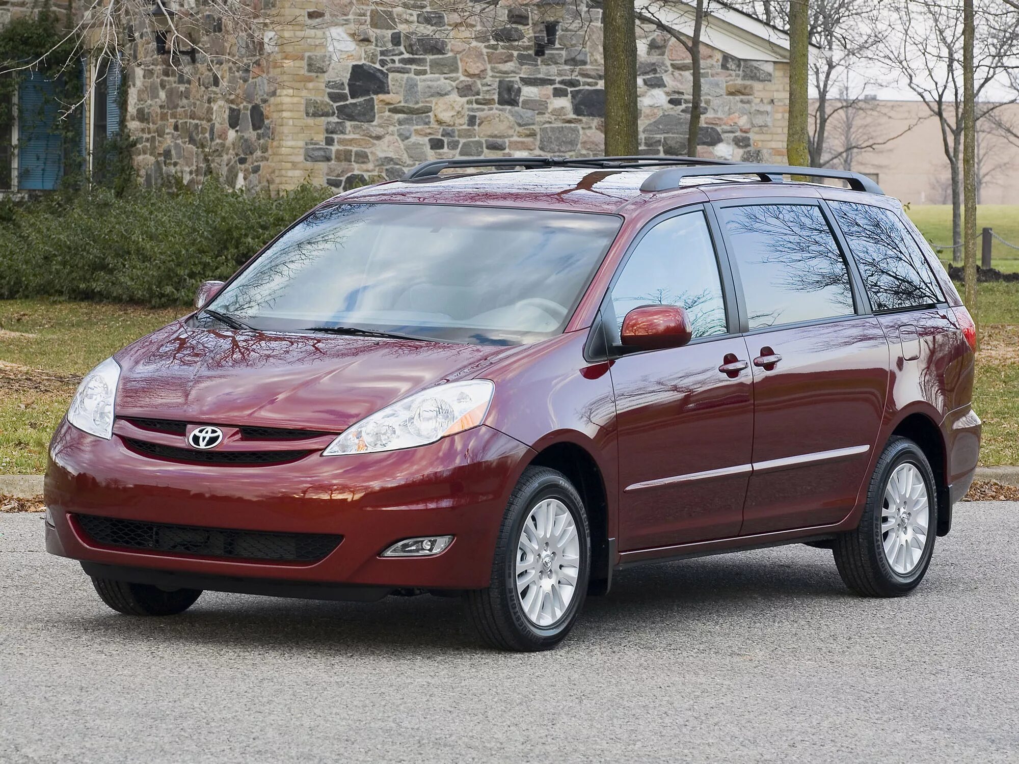 Минивэн 2005 года. Toyota sienna 2005. toyota sienna 2006. тойота сиенна 2. toyota sienna 2010.