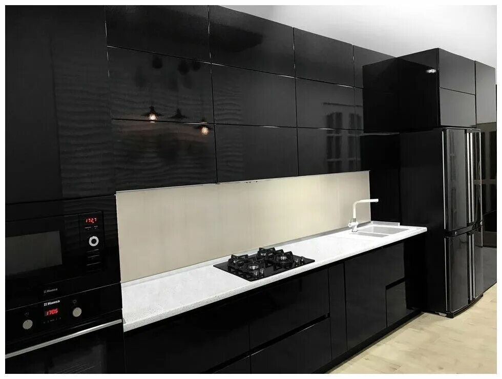 Мебель черно матовая. Кухня фасад Интегра черный глянец. Черный кухонный гарнитур. Кухонный гарнитур черный глянец. Черная матовая кухня.