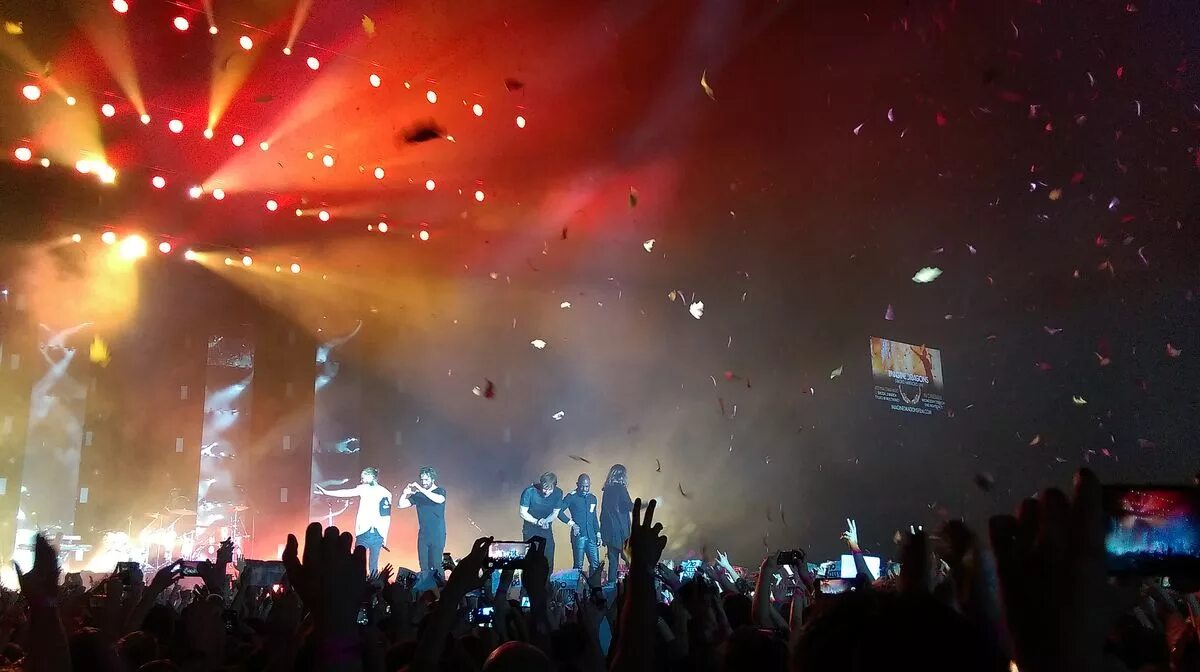 эндрю блэк imagine dragons. Imagine dragons live 2022. стадион концерт imagine dragons. Imagine dragons 2010. Imagine dragons фото с концертов.