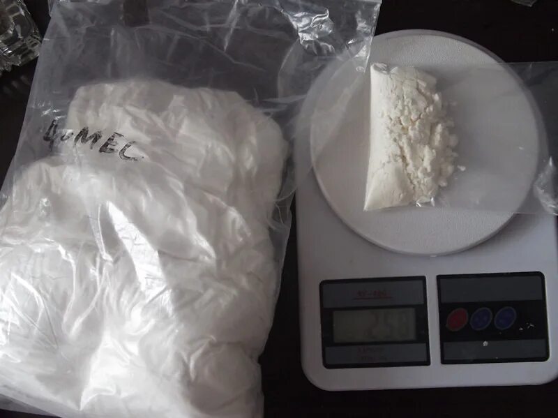 Mephedrone 2гр. Весы показывают 10 грамм