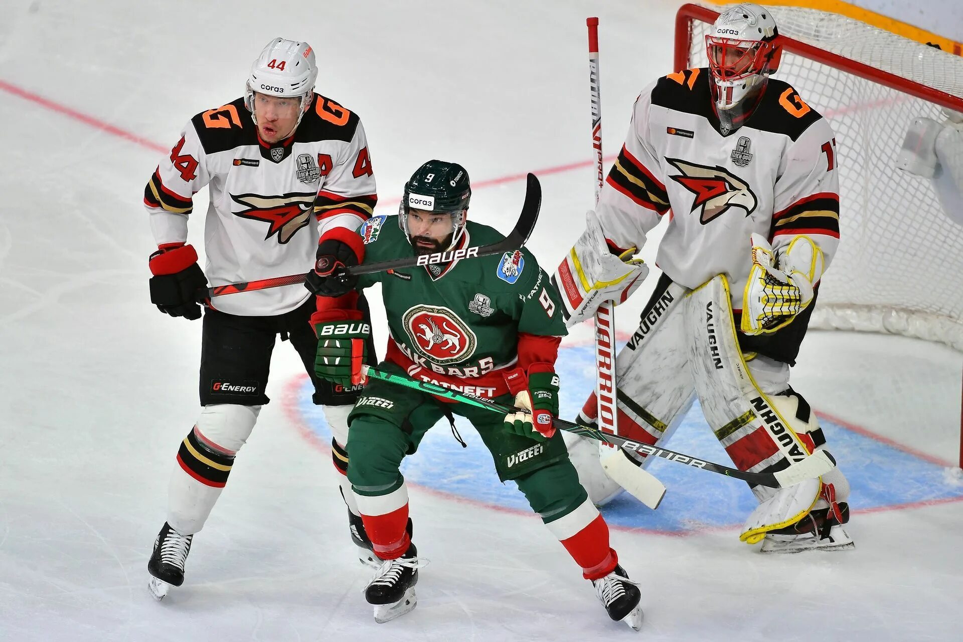 Ак барс витязь. Хоккейная команда ак барс казань. Зарипов хоккеист ак барс. Зарипов ак барс 2018. Ак барс прямой.