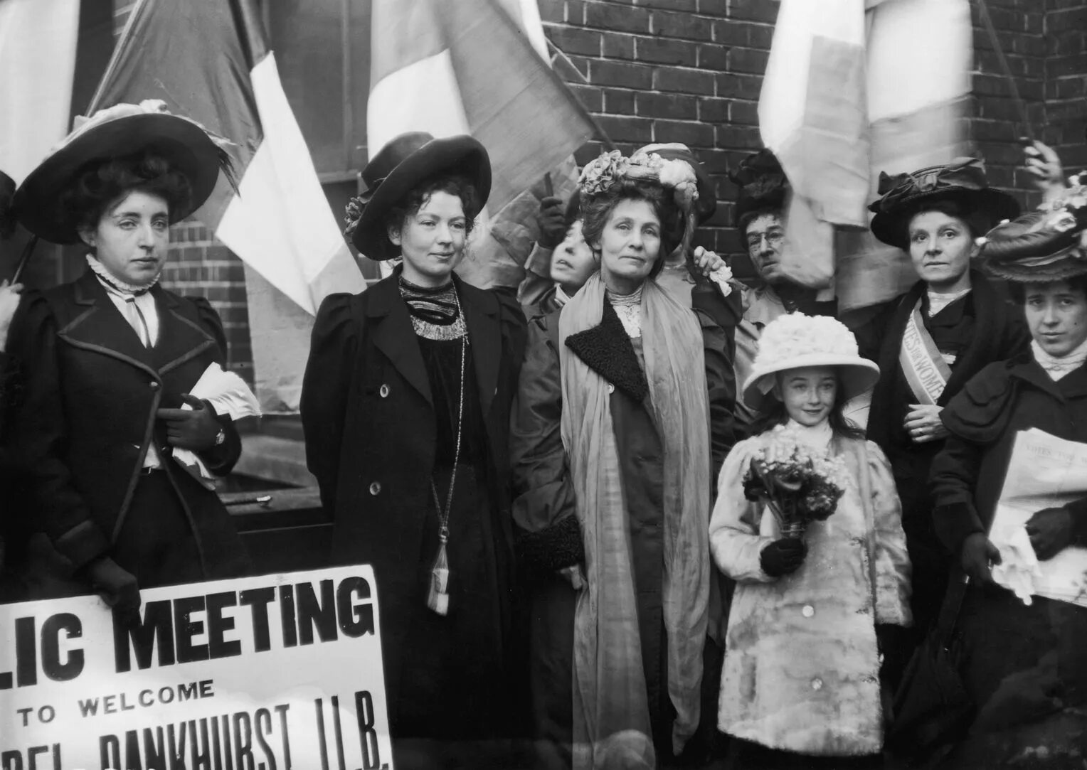 Emmeline Pankhurst. Суфражистки Англия 19 век. Англия 20 век суфражистки. Суфражистки 1908.