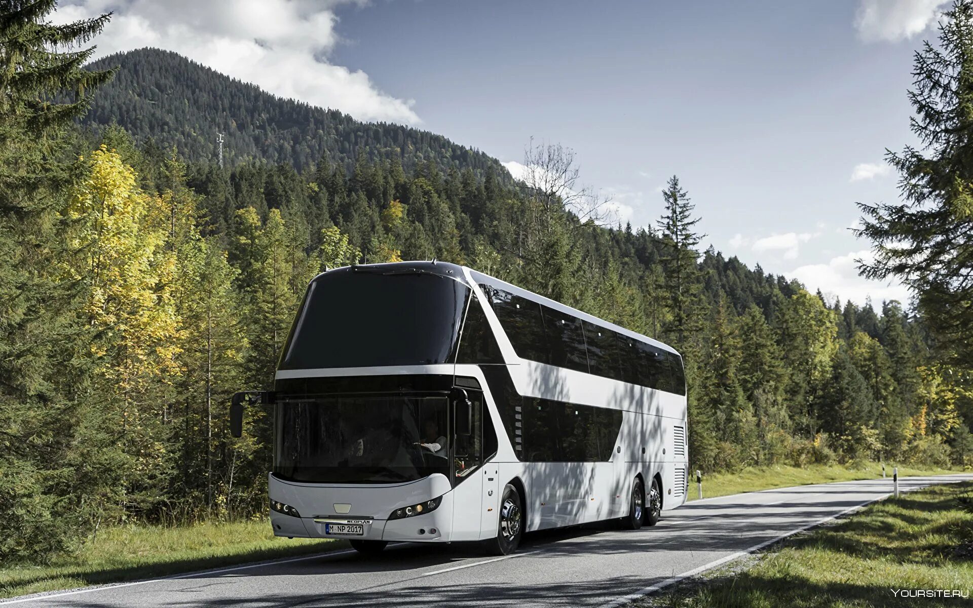 Туристические автобусные туры. Автобус Neoplan Skyliner. Neoplan Skyliner автодом. Neoplan Skyliner 2015 года. Neoplan Neoplan.