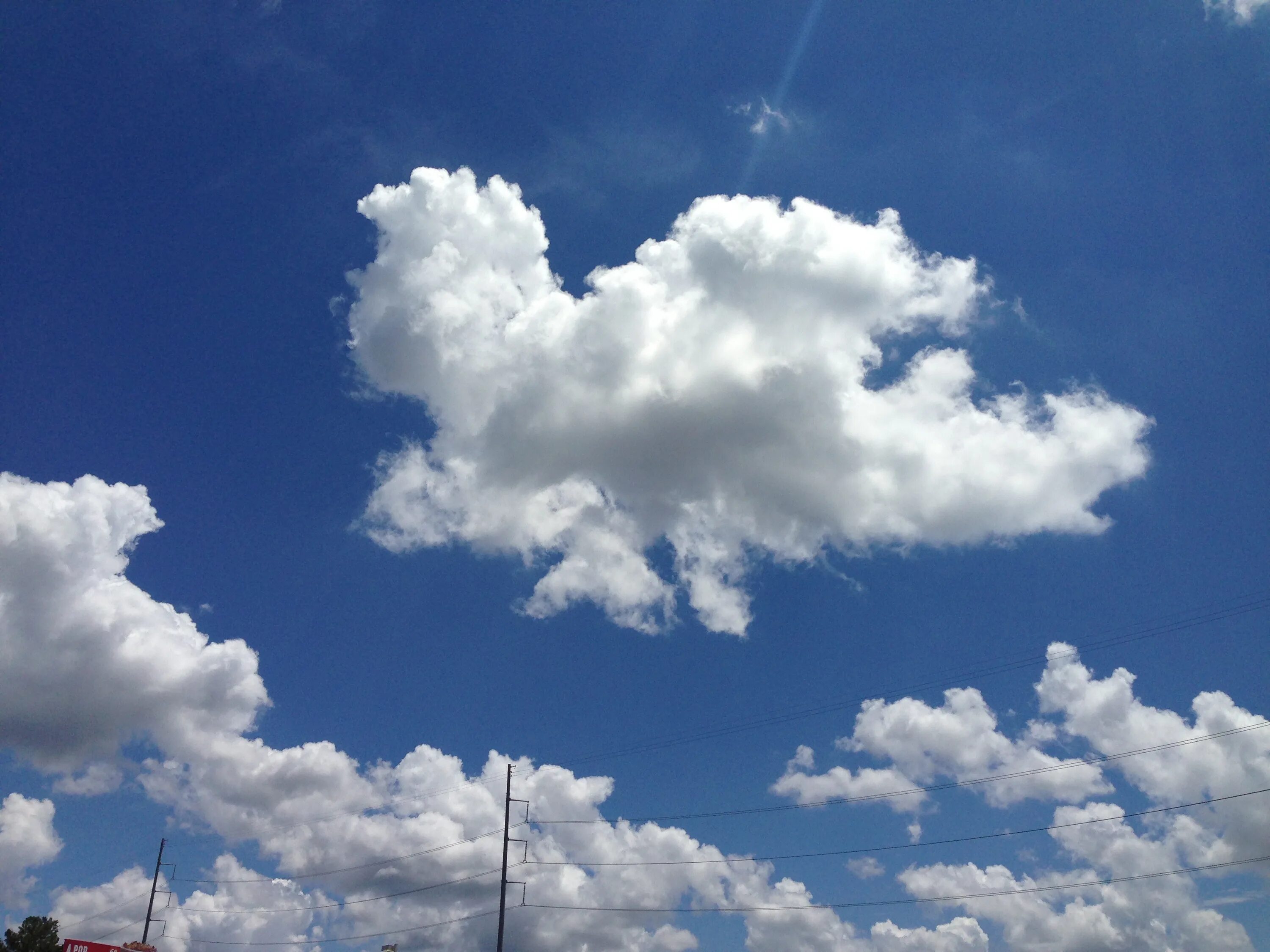 Пушистое облако 3. Пушистые облака. Голубое небо. Белые пушистые облака. Небо с пушистыми облаками.