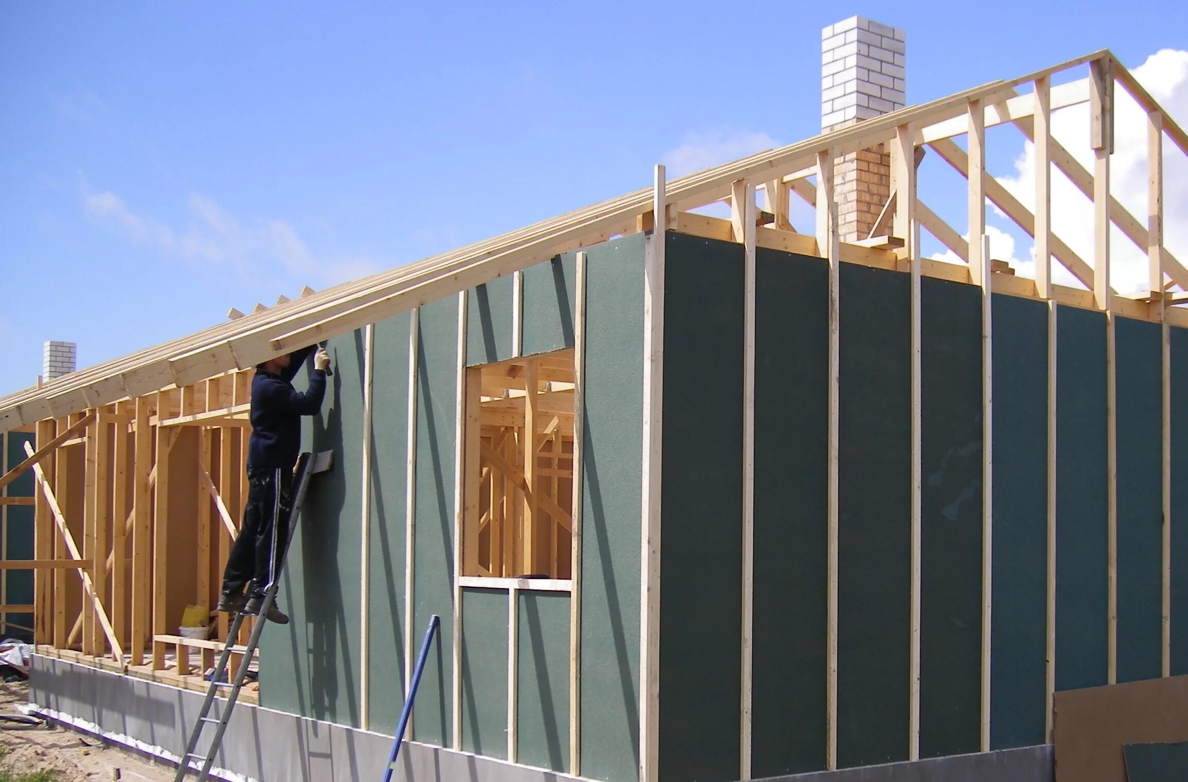 Каркасный дом. Обшивка ларгуса фанерой. Дом каркас. Каркасный дом конструкция. Материал для каркаса.