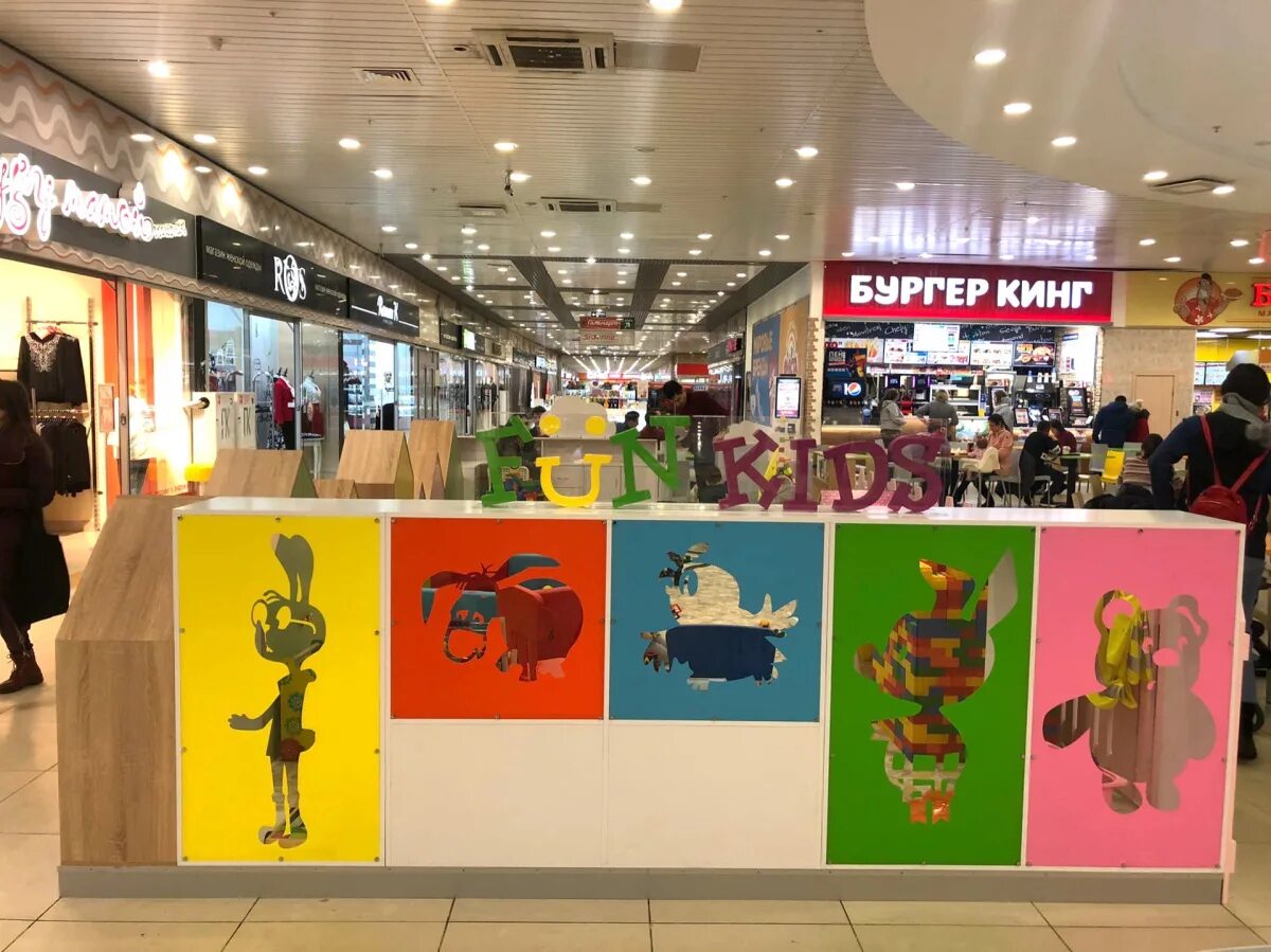 Тц фиеста. Фиеста работает. Фиеста челябинск логотип. Фиеста магазин. Молодогвардейцев фиеста.