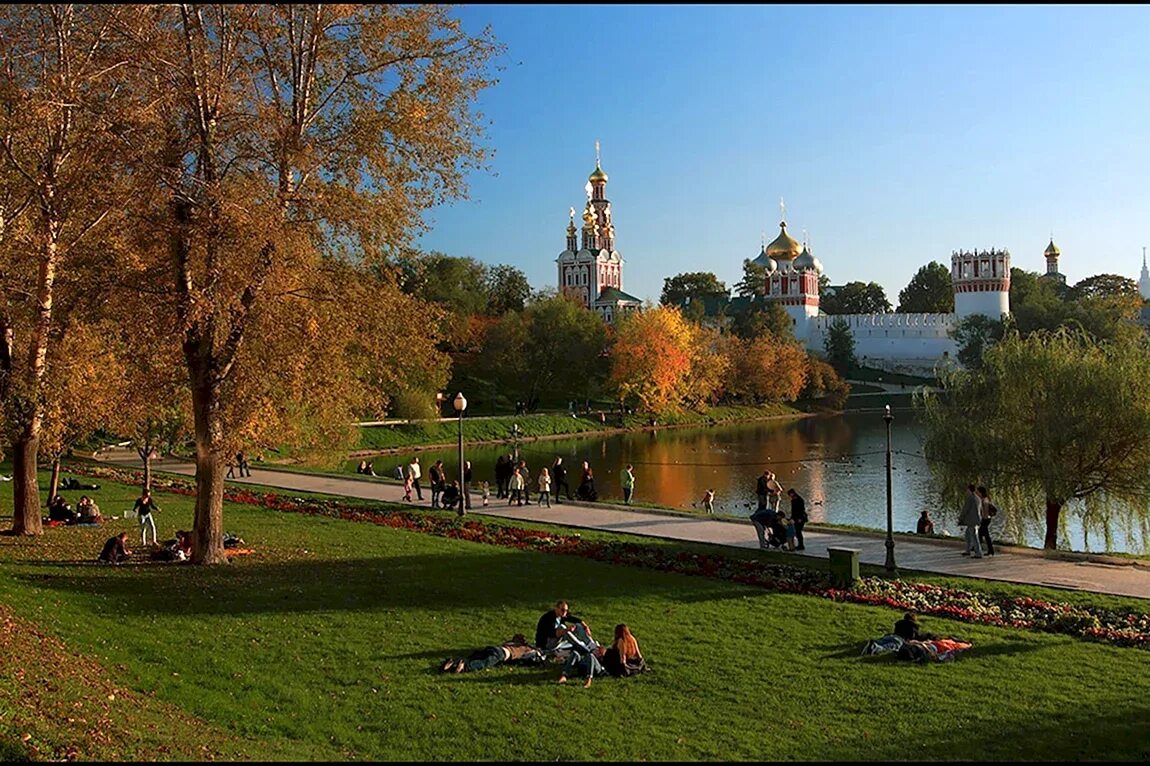 Москва парк новодевичьи пруды парк новодевичьи пруды. Парк у новодевичьего монастыря в москве. Памятник утятам новодевичий монастырь. Новодевичий парк. Новодевичий монастырь в москве пруд.