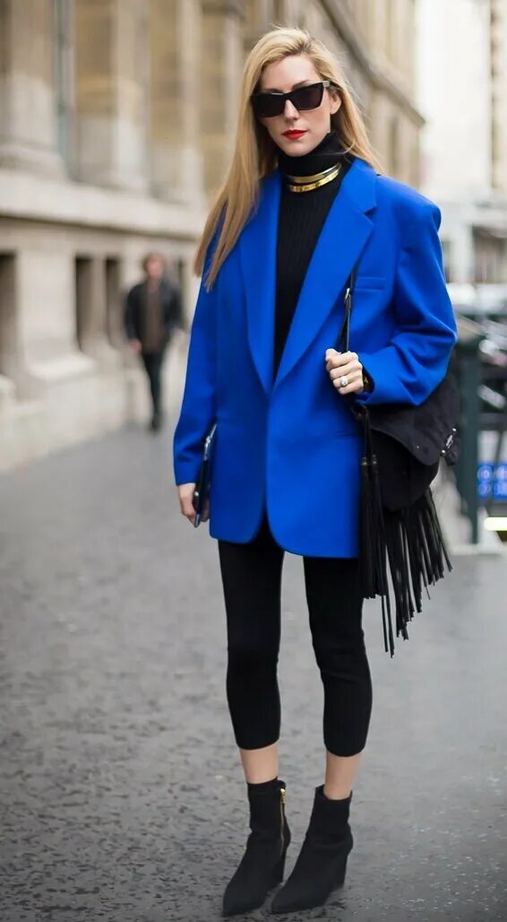 Любой образ. Oversize outfit стиль. Синий пиджак оверсайз. Синий пиджак женский оверсайз. Образы с голубым жакетом оверсайз.