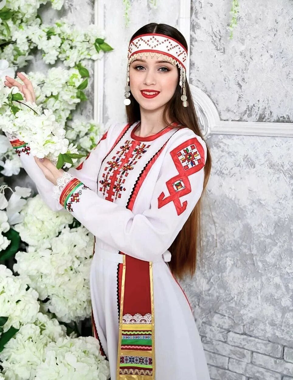 Девушка национальной одежде