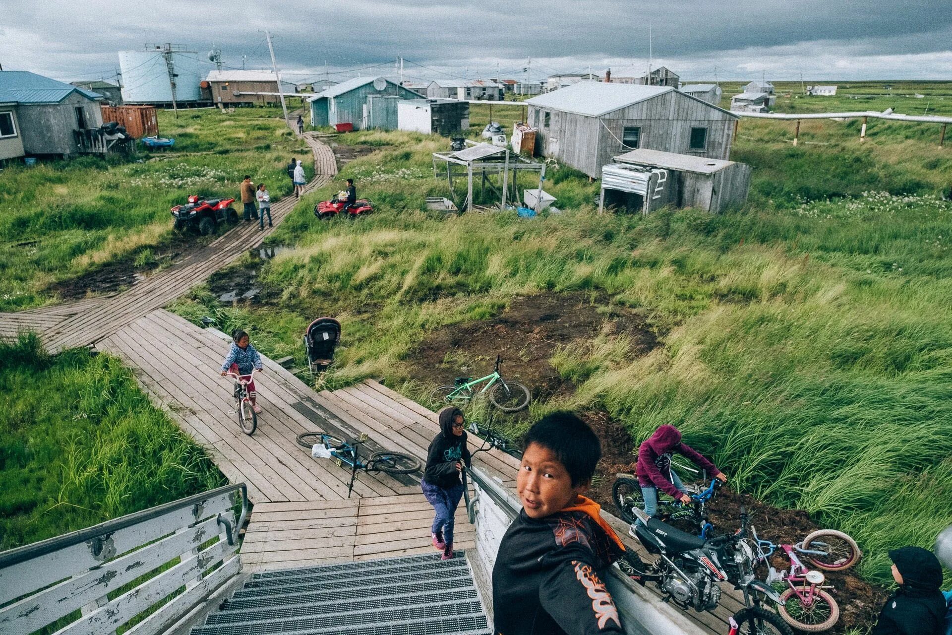 Австралия счастливые люди. Как люди живут на 15 как. Стив маккарри россия. Стив маккарри фотографии карелия. Манила филиппины фавелы.