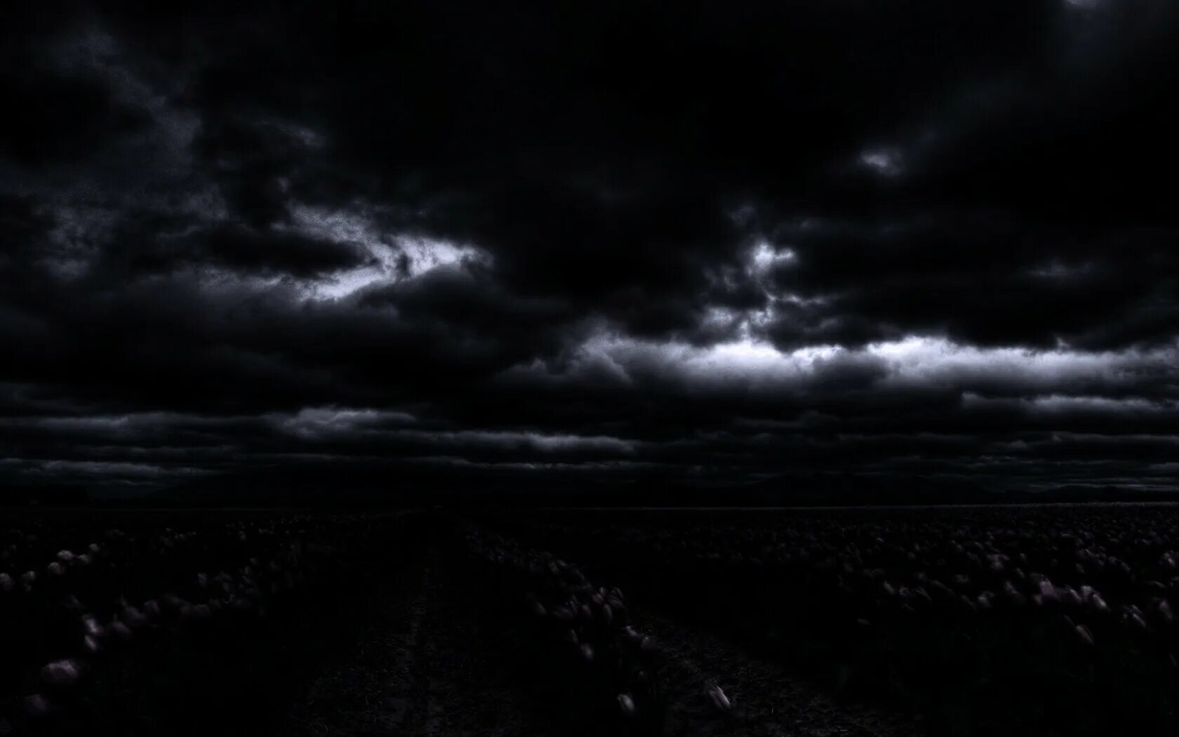 деревня лето гроза. закат перед грозой. гроза ночью в деревне. облака над домом. облака перед грозой.