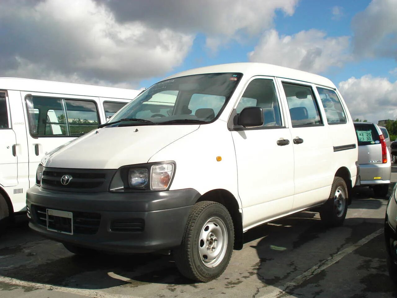 Ван айс 2. Тойота Ace Town 2003. Toyota Town Ace cr52. Town Ace 2003. Тойота Таун айс белый.