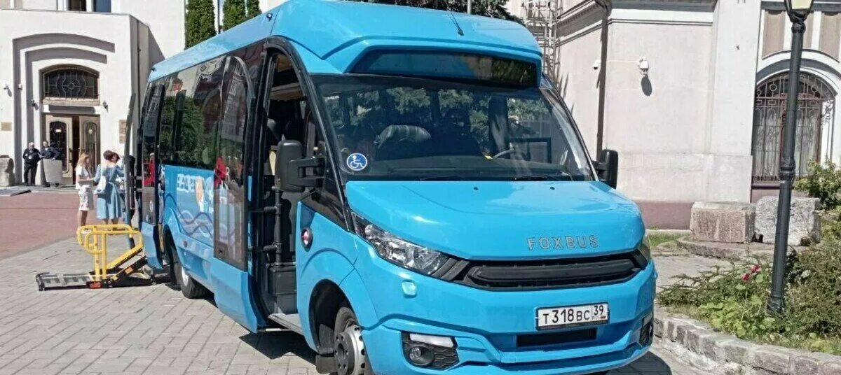 Тур автобусом в калининград. Российские туристические автобусы. автобус турист. микрик автобус. люди в туристическом автобусе.
