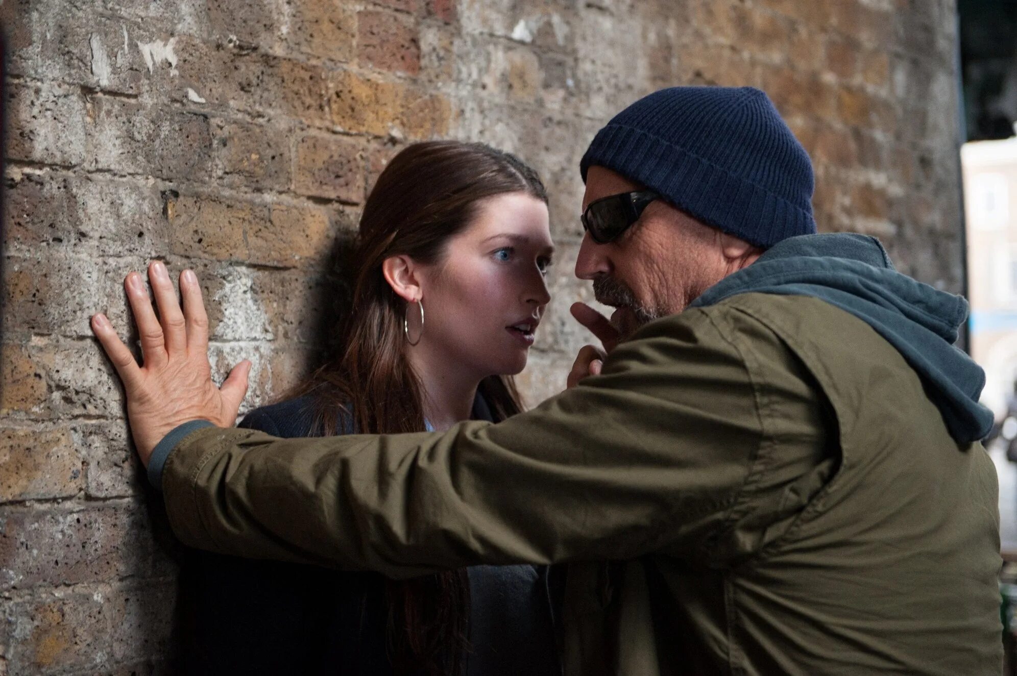 Сериал условный мент 2. Фильм гангстер коп и дьявол. Беги сериал. Ма дон-сок гангстер коп и дьявол. Детектив спас людей от бандитов.