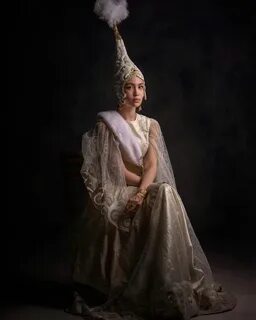 Ол жігіттің жамбасына отырды