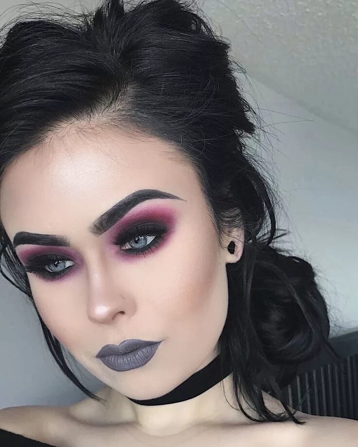 Dark make up