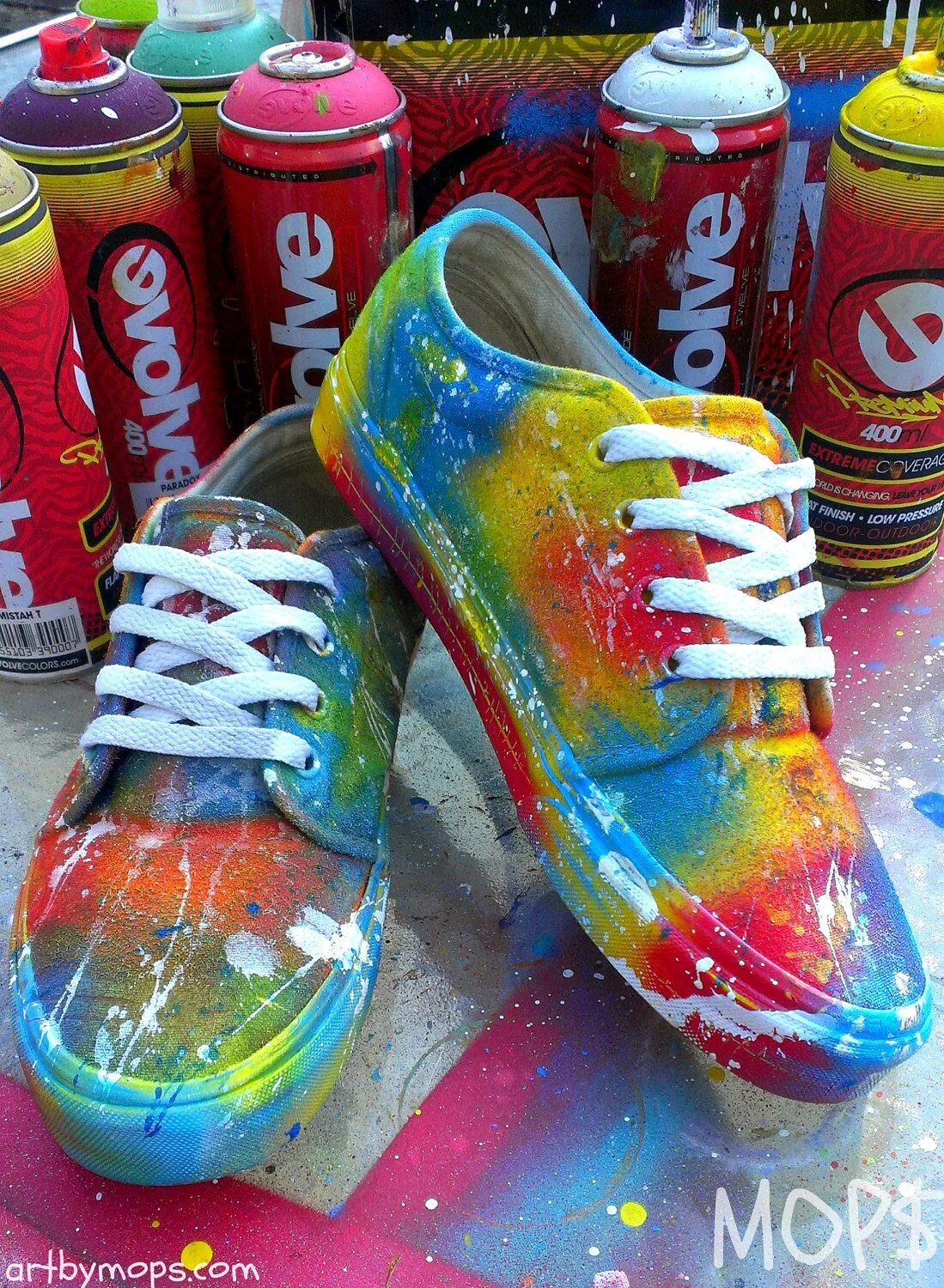 перекраска кроссовок. краска для тканевых кроссовок. покрасил кроссовки краской. градиент на кедах. покрасил кроссовки краской.