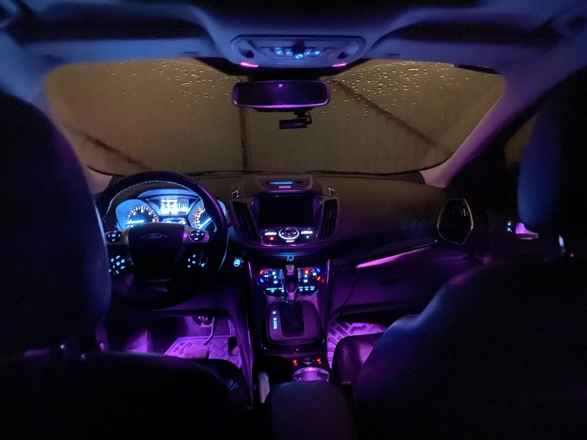 Фокус освещение. Подсветка Форд Куга 2. Ambient Light Ford Focus 3. Подсветка салона Форд фокус 2. Ford Mondeo салон Ambient Light.