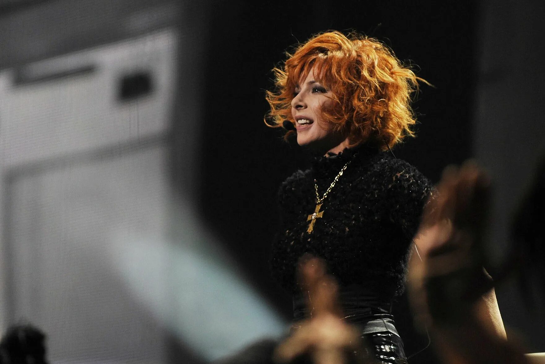 Фармер певица. Фармер самые популярные песни. Mylene farmer concert. Фармер самые популярные песни. Фармер самые популярные песни.