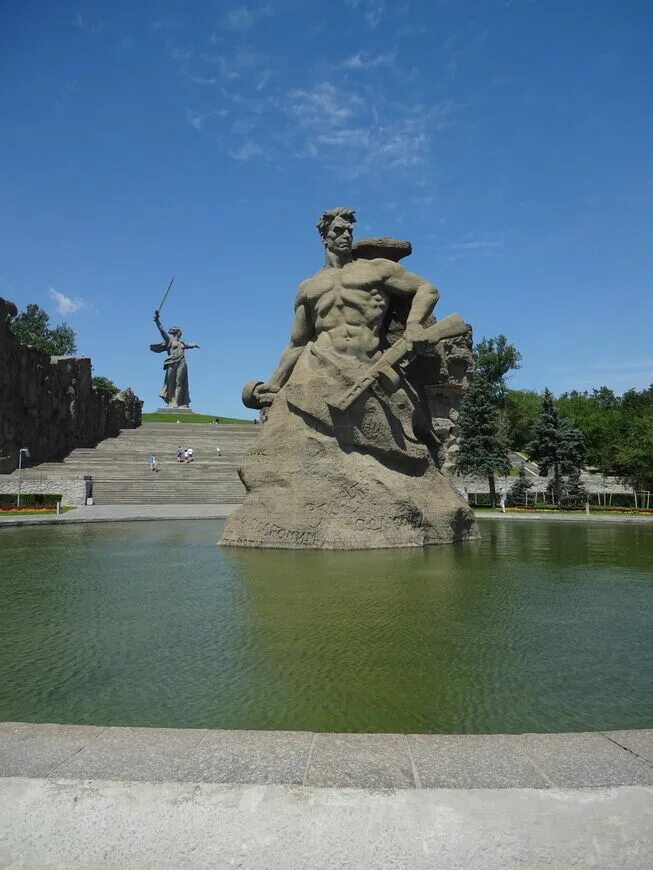 Волгоград что посетить. Памятник-ансамбль героям сталинградской битвы. мамаев курган 1942. мамаев курган волгоград. город-герой волгоград мамаев курган.