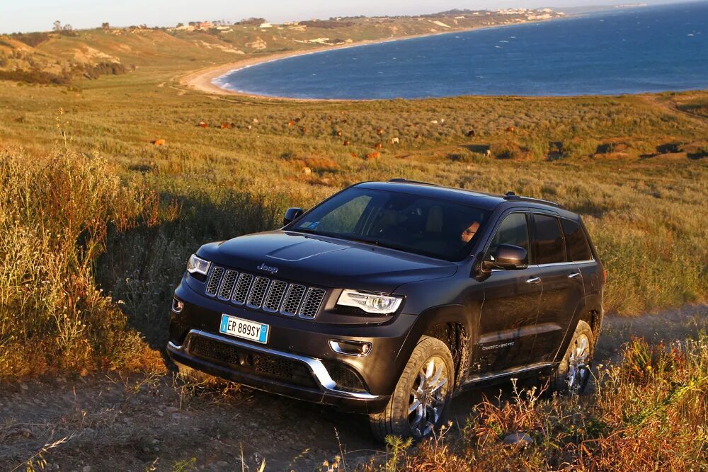 Grand Cherokee 2014. Jeep Cherokee 2014. Джип Чероки 2014 тест драйв. Jeep Grand Cherokee srt 2014.