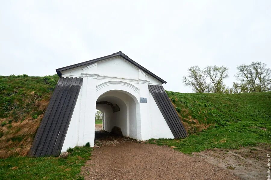 Фортификация британии. Крепость буртанж нидерланды. Новая земляная великолукская крепость 1706. Фортификационные сооружения древней руси. Земляная крепость в себеже.