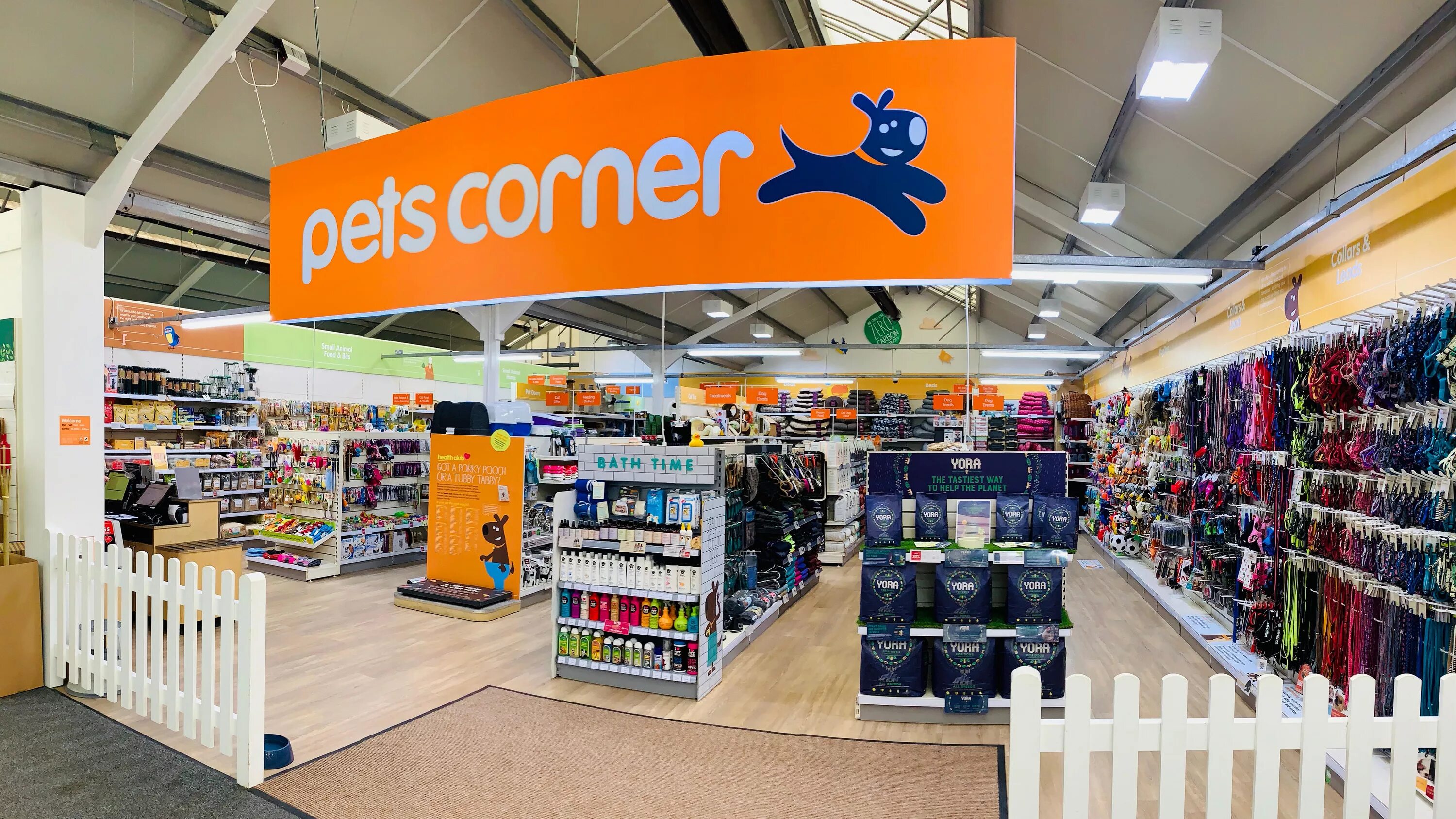 Pet corner. Зоомагазины в Англии. Pet shop магазин для животных в Англии. Магазины для животных в Англии. Зоомагазин США.