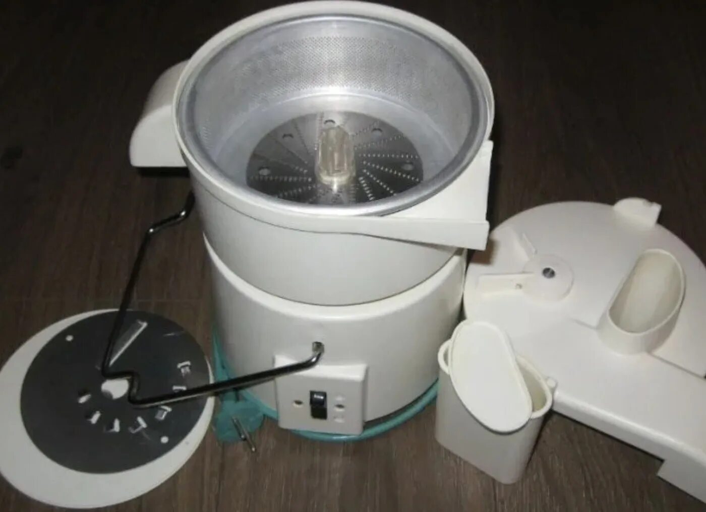 Как собрать советскую соковыжималку. Соковыжималка СВСП 202. Соковыжималка Росинка 202. СВСП 202 Росинка. Советская соковыжималка электрическая Росинка 106