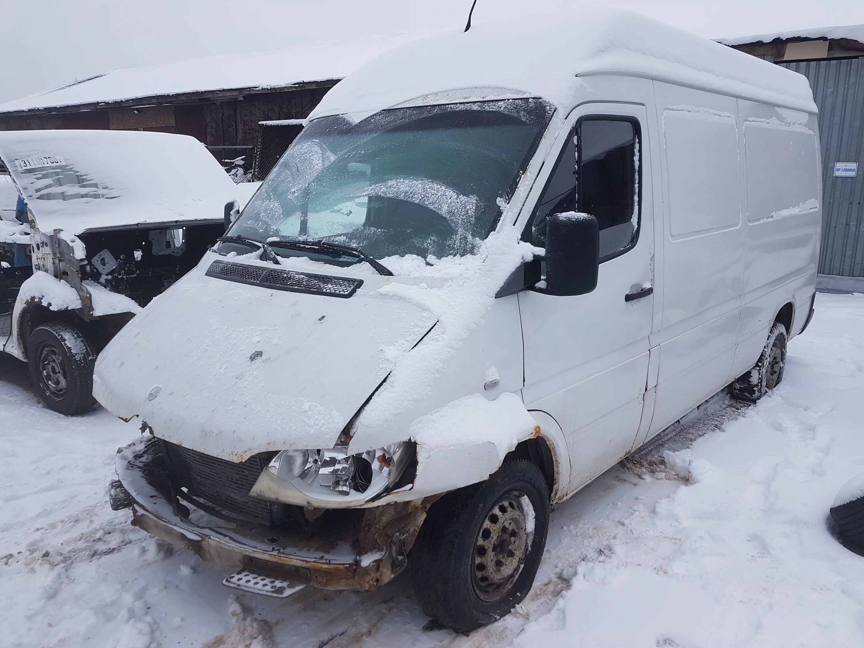 Mercedes Benz Sprinter 2004. Мерседес Спринтер разбор. Мерседес Спринтер Классик разборка. Razborka Mercedes Benz Sprinter 210 Moldova.