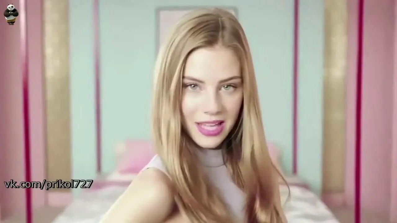 Es rappelt in cartoon. Es im karton. Es rappelt im karton who is the author of the clip. Es rappelt im karton кто снимался в рекламе. Сила красоты реклама кто она.