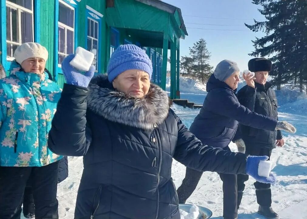 В ярославле программу мороз потехам не помеха. Зимние игры и забавы. Уличные забавы на масленицу. Забавы на масленицу на улице. В ярославле программу мороз потехам не помеха.
