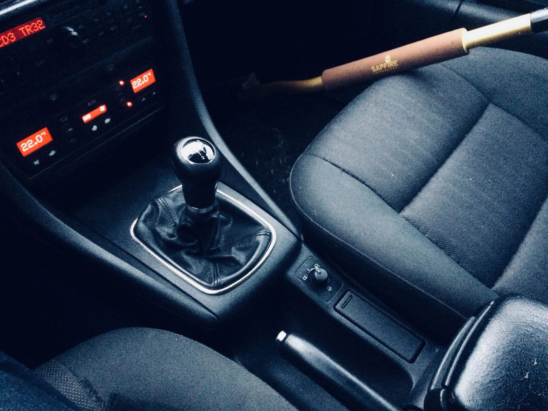 Подстаканник ауди а6 с5. Подстаканник audi a6 c5. audi a4 b5 подстаканник. подстаканник 4b08625337pe vag. центральная консоль с подстаканниками audi a6c5.