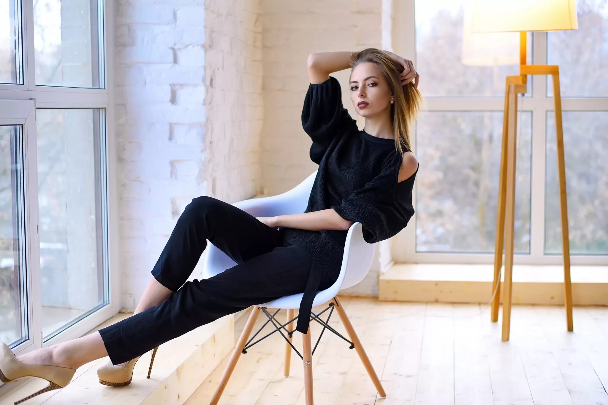 стильные образы для фотосессии в студии. стильная фотосессия в студии. черно белая фотосессия. фотосессии моделей. стильная фотосессия в студии.