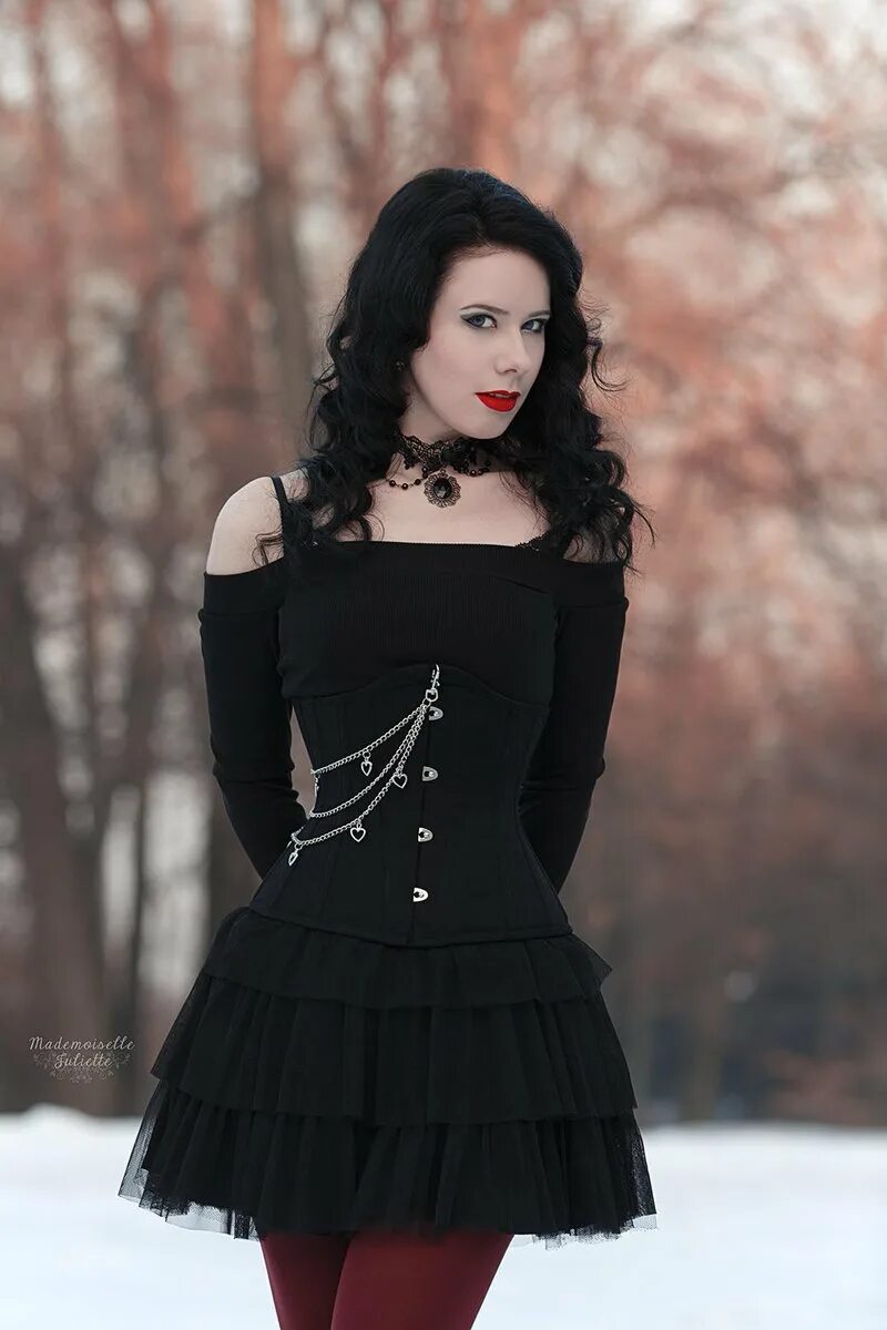 Готы одежда. Красивая готическая одежда. готская одежда для девушек. готы одежда для девушек.