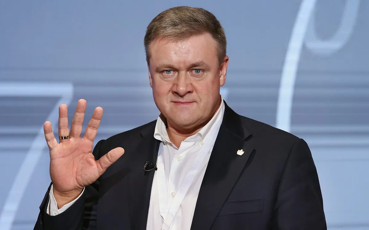 Портрет моора губернатора тюменской области. Фото радаева губернатора саратовской области в кабинет. Мер челябинской области. Городецкий мэр новосибирска фото. Азаров эдуард минспорта.